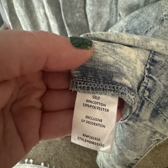 Adorable denim dress with tie front size medium - Picture 3 of 3